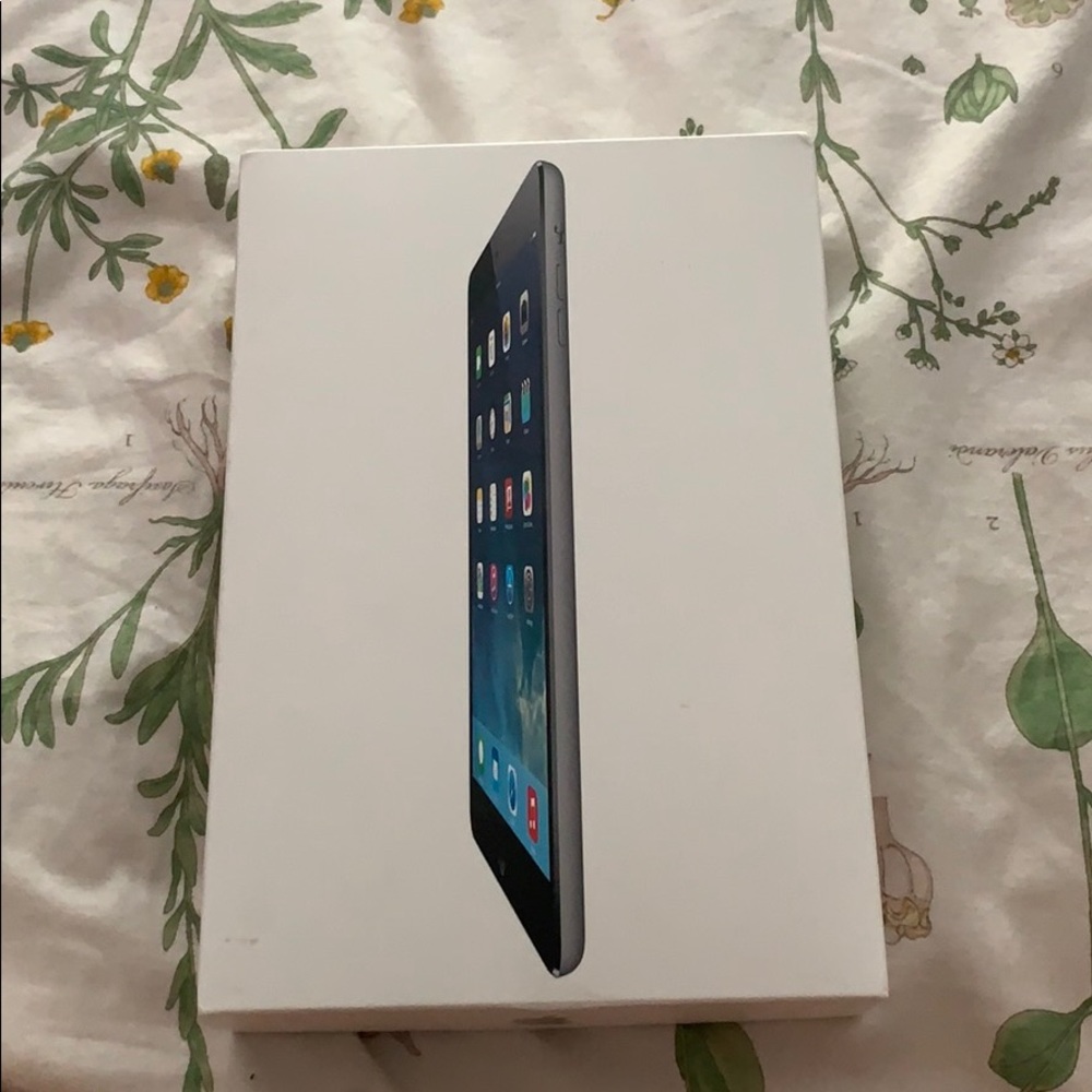 iPad mini - Picture 2 of 5